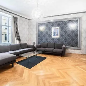 carlton-suites.vienna-besthotels.com/
